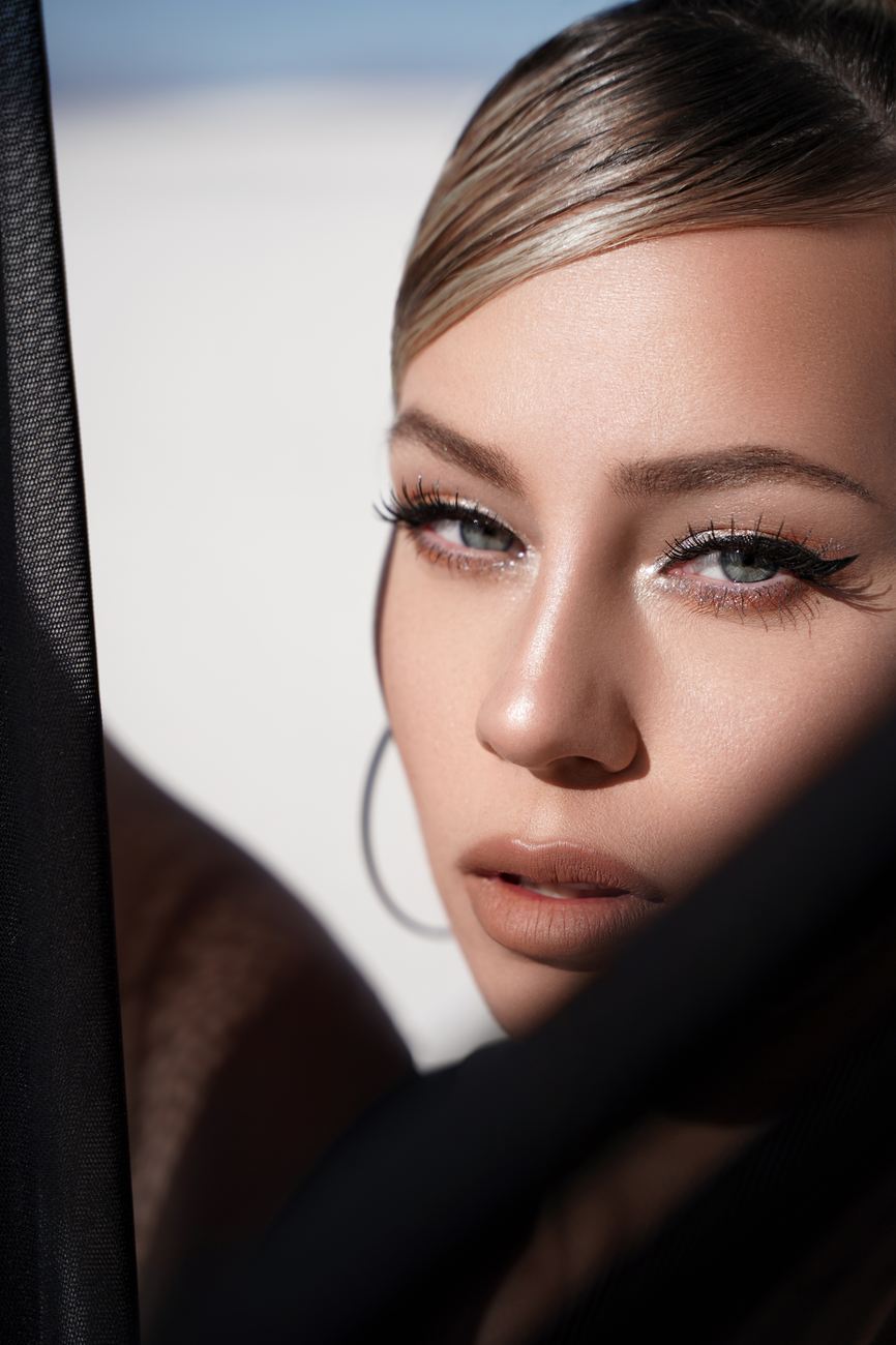 Close-up portrait, winged liner, desert light